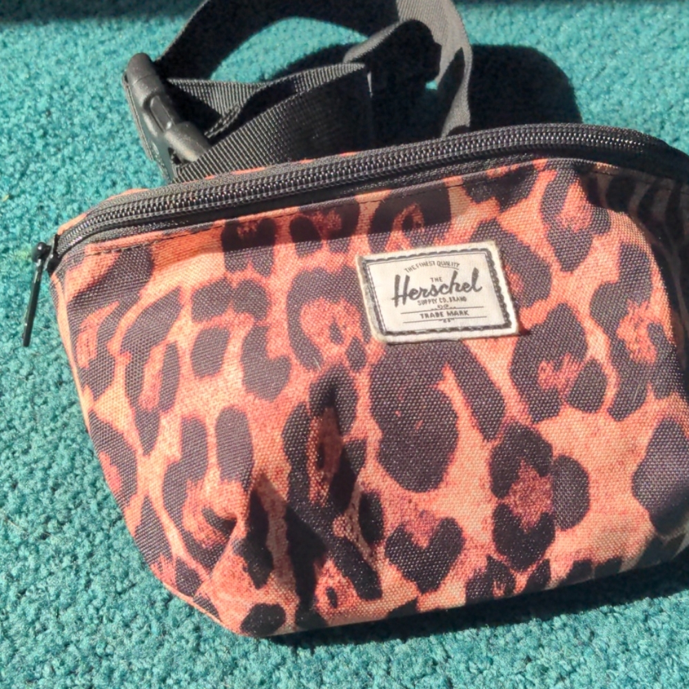 COPY - NWOT Herschel Supply Belt Bag - Leopard pri